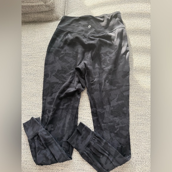 Lululemon - Picture 2 of 4